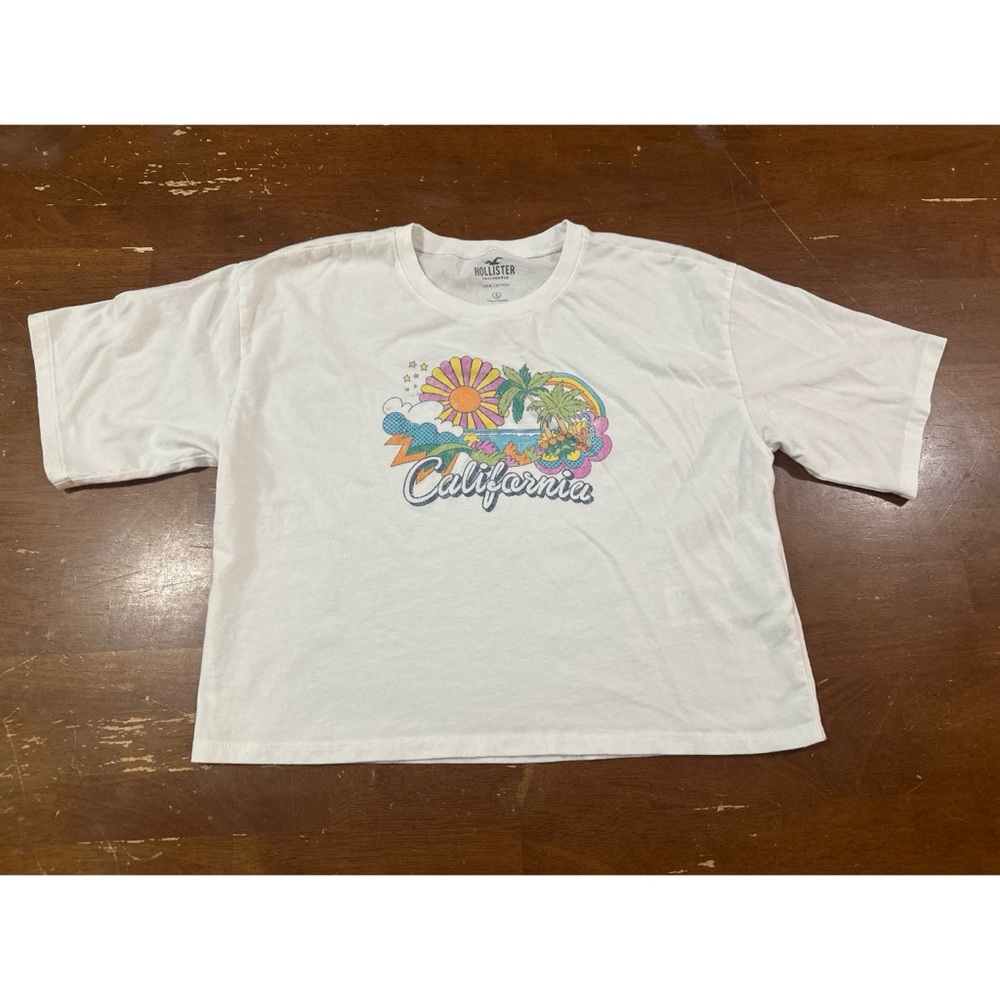 Hollister White Tee with Multicolor California Graphic 100% cotton